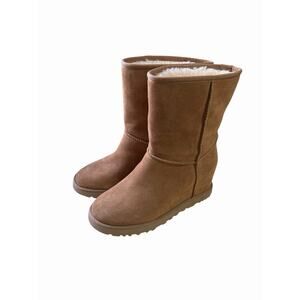 NWOB UGG Women's Classic Femme Hidden Wedge Booties Size 7.5 Chestnut Tan